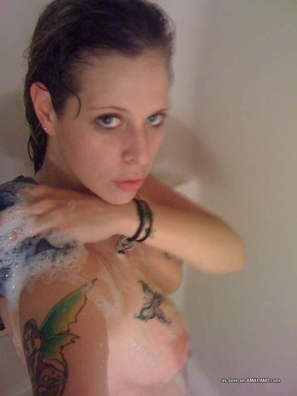 Bildkompilation von Amateur tätowierte emo Freundinnen zeigen ihre nackten Körper
 #60639534