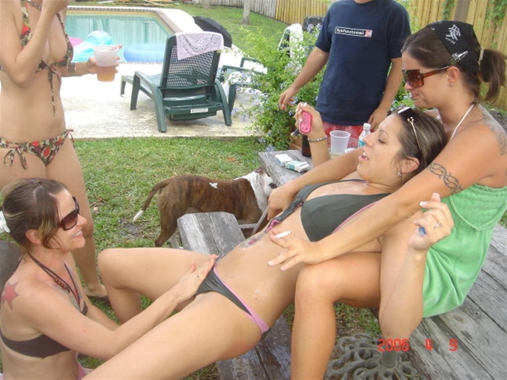 Studentesse sexy del college si scatenano durante le vacanze di primavera
 #60349293