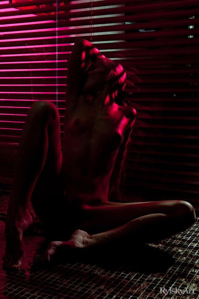 La rubia Alysha te invita a tomar una ducha caliente con ella
 #53048643