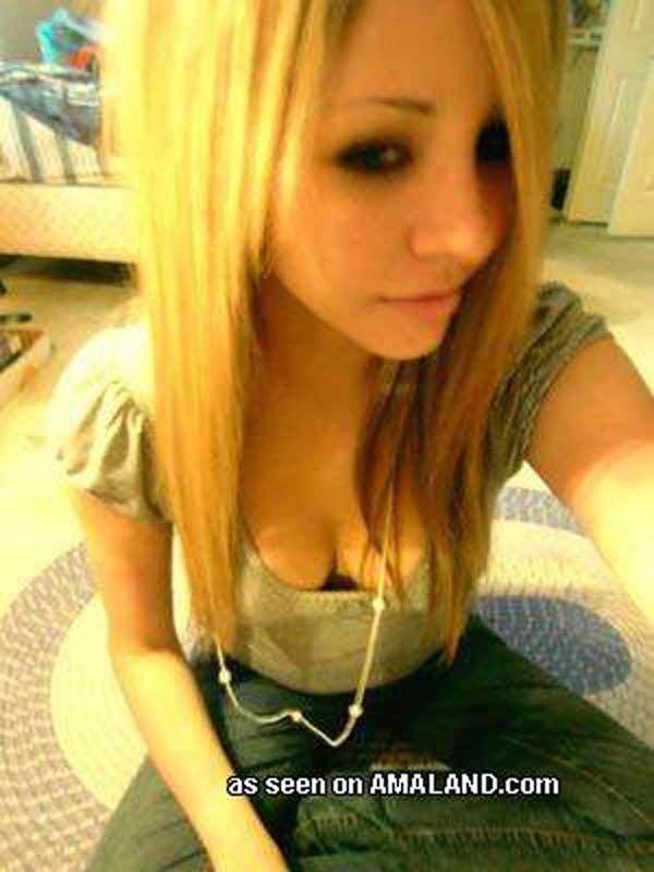 Collection of rocker chicks' nice and hot selfpics #60637308