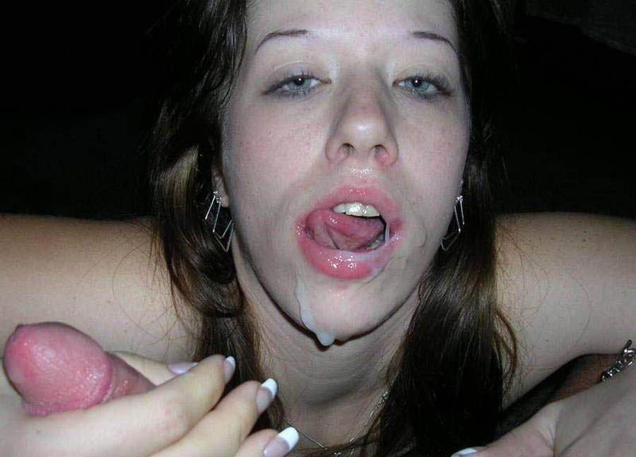 Bilder von Freundinnen, die das Gesicht voller Sperma genießen
 #60519876