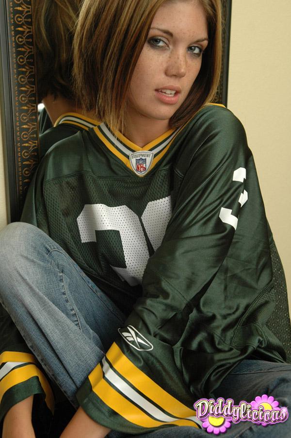 Pictures of Diddylicious sending her football team some love #54061362