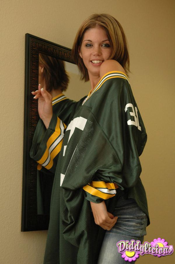 Pictures of Diddylicious sending her football team some love #54061729