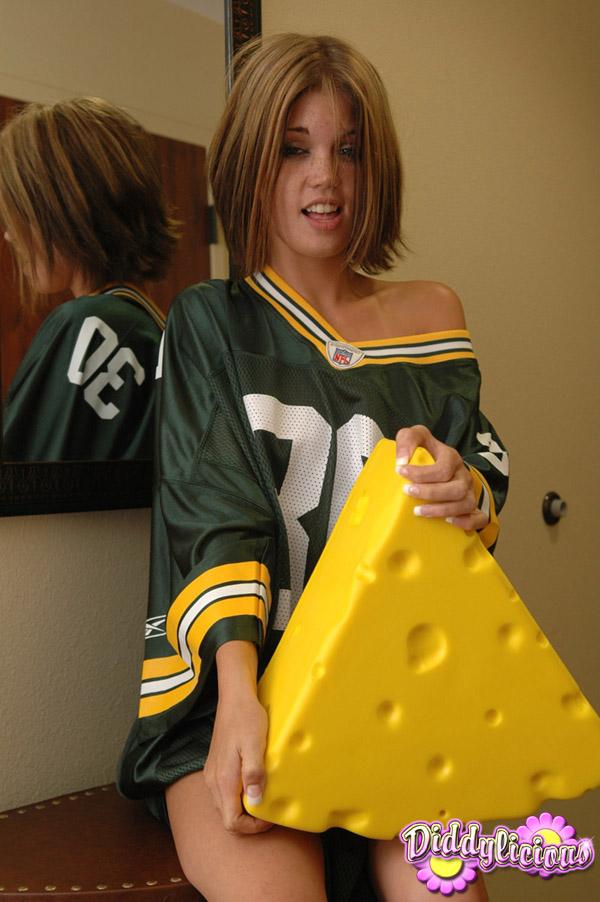 Pictures of Diddylicious sending her football team some love #54061879