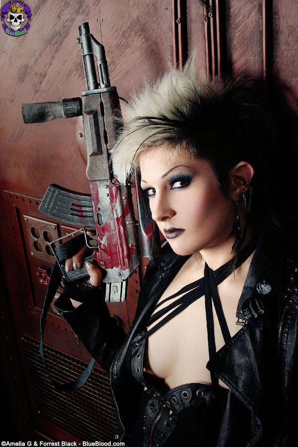 Gothic cyberpunk alley shiver cosplays als ein wasteland warrior babe
 #60367273