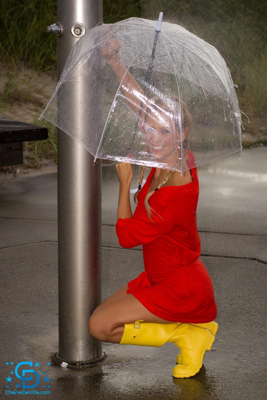 ブロンド美女のCherie devilleが雨の中でエッチなことをする
 #53770607