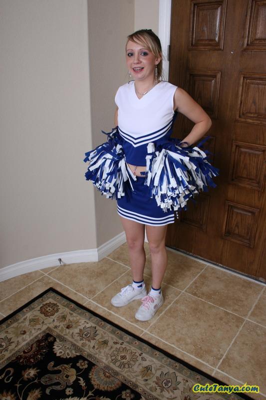 Pictures of a cheerleader Cute Tanya exposing her cute teen body for you