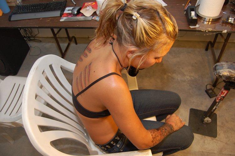 Pictures of Sexy Lette getting a new tattoo #59952295