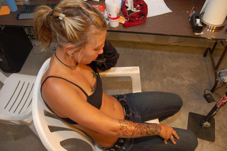 Pictures of Sexy Lette getting a new tattoo #59952302
