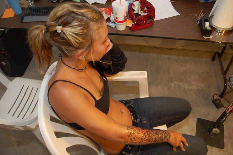 Pictures of Sexy Lette getting a new tattoo #59952304