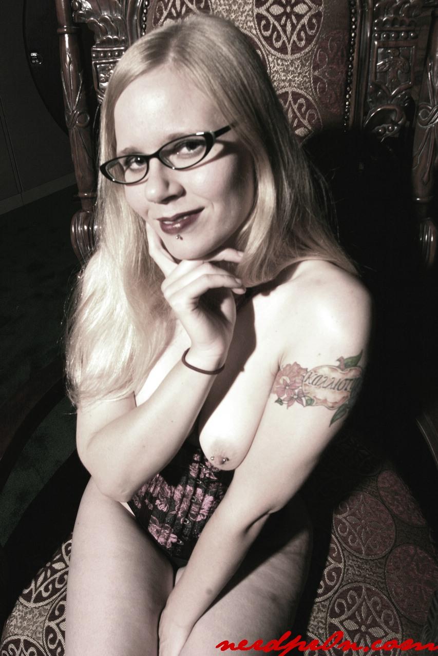 Pictures of NerdPr0n Anna in black and white #59740659