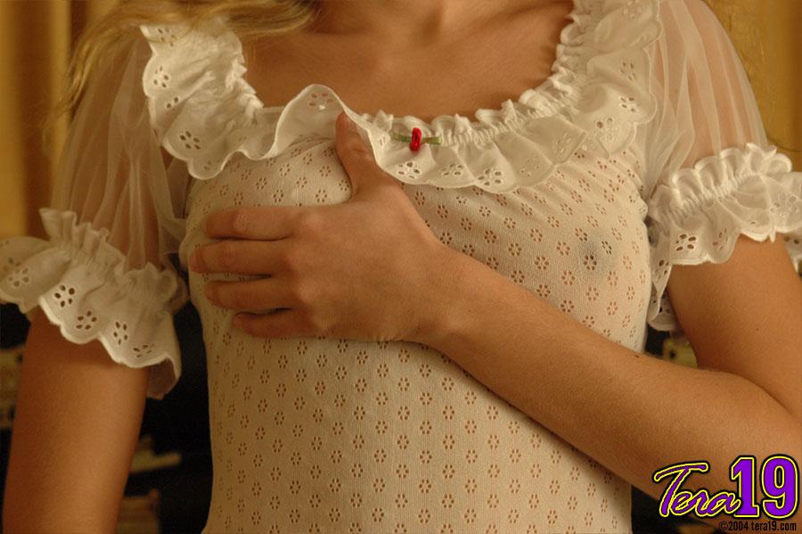 Tera 19 teeess in ihrer Spitzenbluse und Booty-Shorts
 #60084133