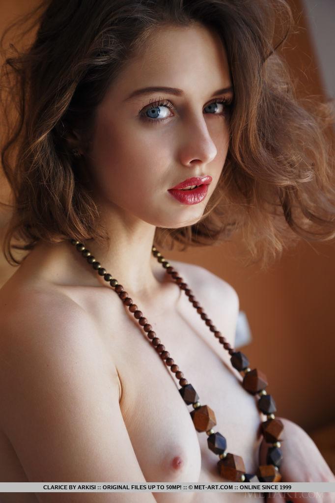 Atemberaubende Mädchen clarice a wartet auf Sie im Bett in "madlae"
 #53845257