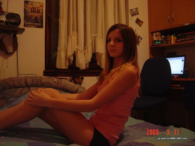 Sexy Amateur-Mieze camwhoring in ihrem Schlafzimmer
 #60657183