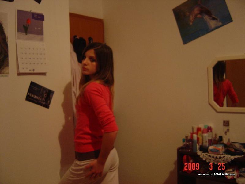 Sexy Amateur-Mieze camwhoring in ihrem Schlafzimmer
 #60657245