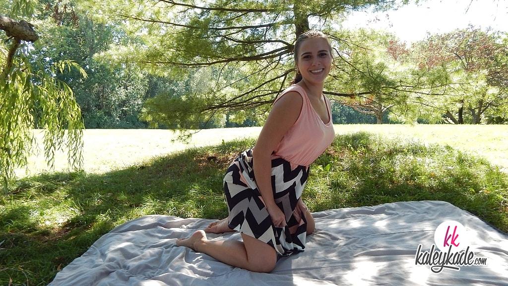 Brunette teen kaley kade vuole fare un picnic con te
 #55908144