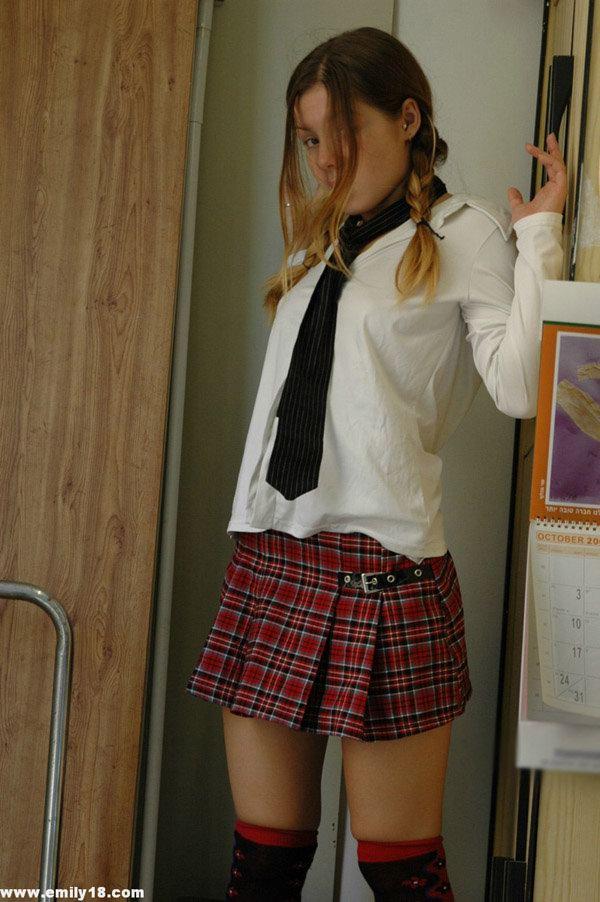 Pictures of schoolgirl Emily getting naughty after class #54187271