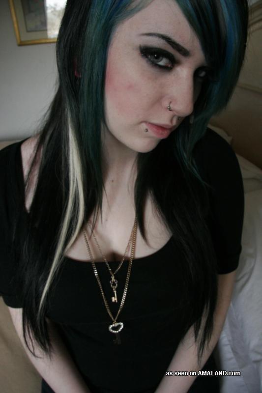 Colección de una chica punk pervertida mostrando sus tetas y su culo
 #60636822