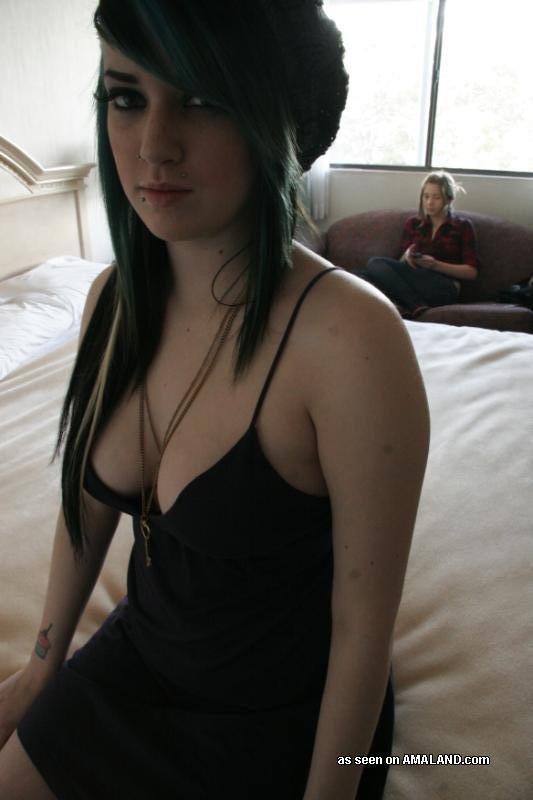 Colección de una chica punk pervertida mostrando sus tetas y su culo
 #60636836
