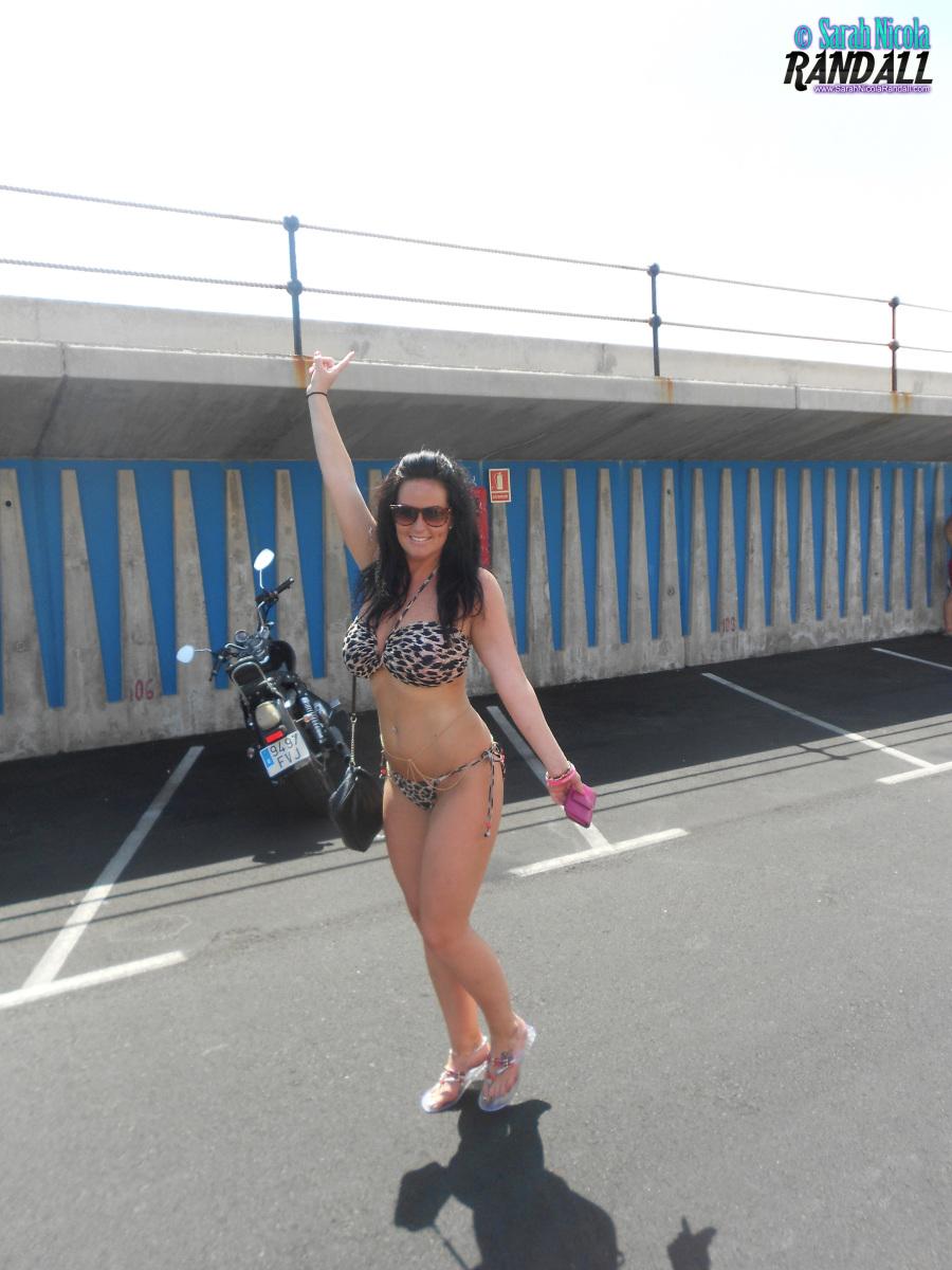 Heißes Modell sarah randall nimmt Bilder von ihren massiven Titties
 #59927389