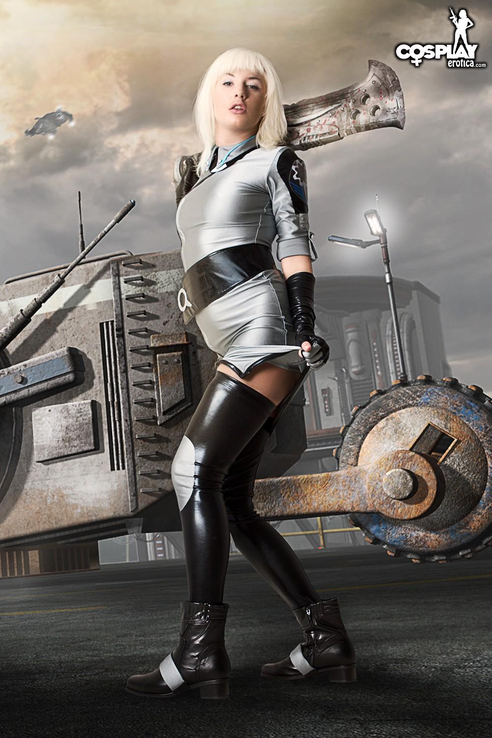 Hot cosplayer Betsie makes your sci-fi fantasy come true #53438537