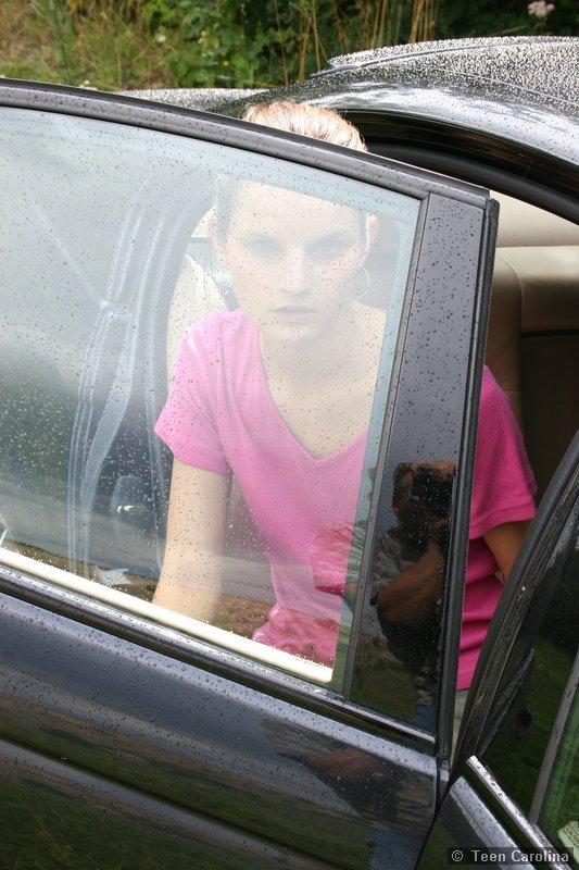 十代の淫乱女ティーン・キャロリーナの写真 彼女の車で自慰行為をする
 #60077643