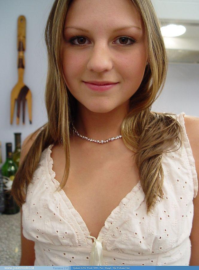 Bilder von josie model zeigt ihren heißen fickbaren Körper
 #55676372