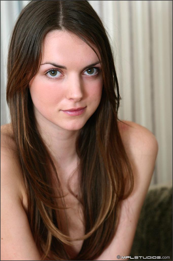 Mpl studios präsentiert brigitte in "uncovered"
 #53527144