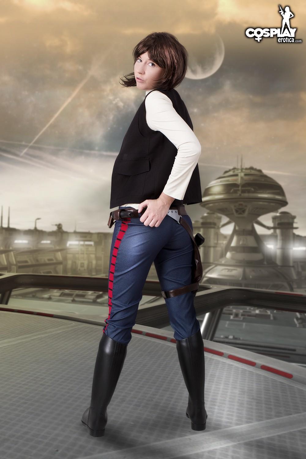 Cosplay girl Betsie dresses as the sexiest Han Solo I've ever seen #53438300