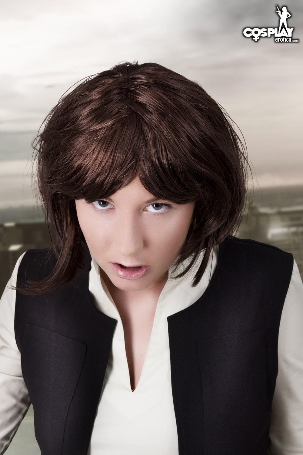 Cosplay girl Betsie dresses as the sexiest Han Solo I've ever seen #53438351