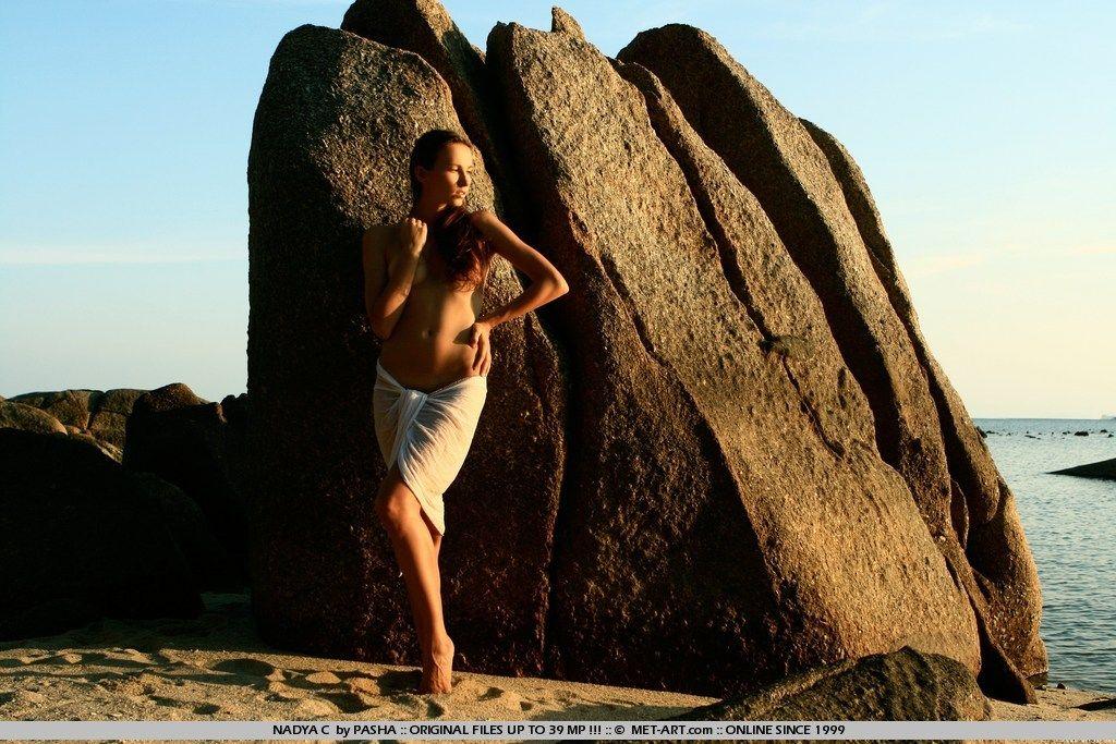 Immagini di nadya c nudo sulla spiaggia
 #59638914