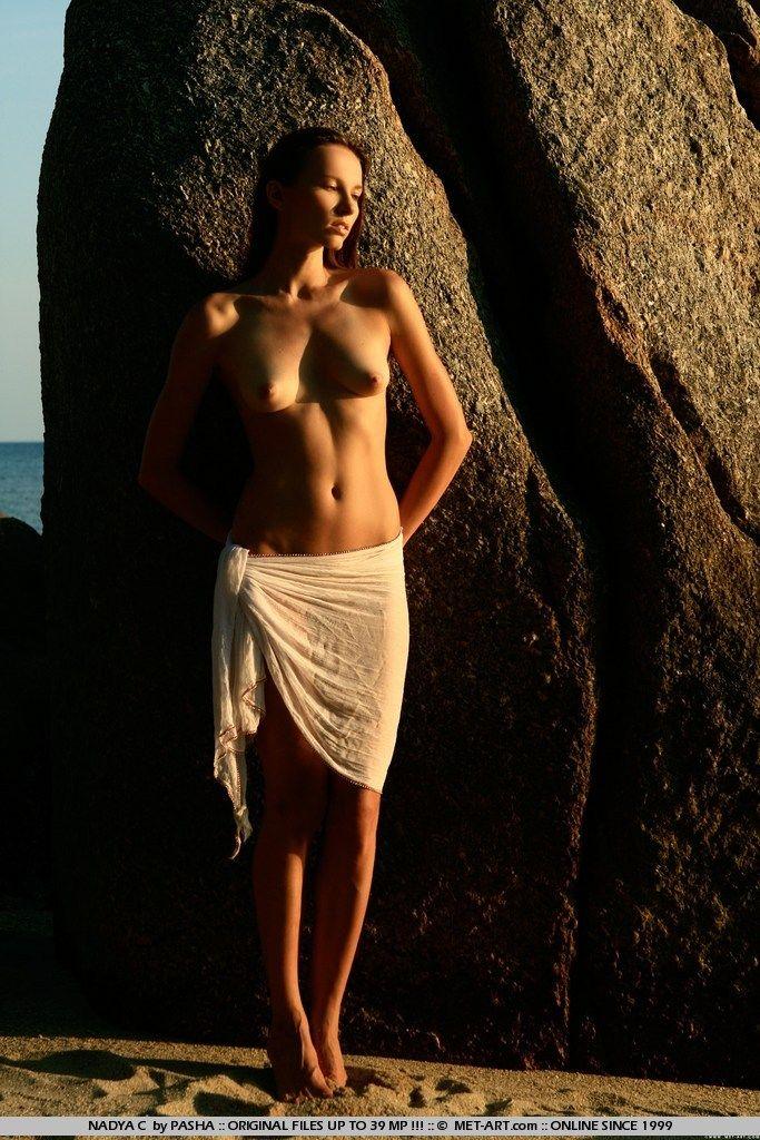 Immagini di nadya c nudo sulla spiaggia
 #59638928