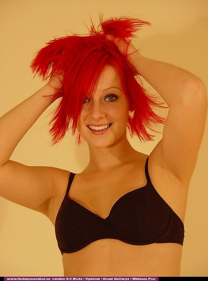 Immagini di ragazza giovane Lindsey Marshal ottenere nudo a letto
 #58974308