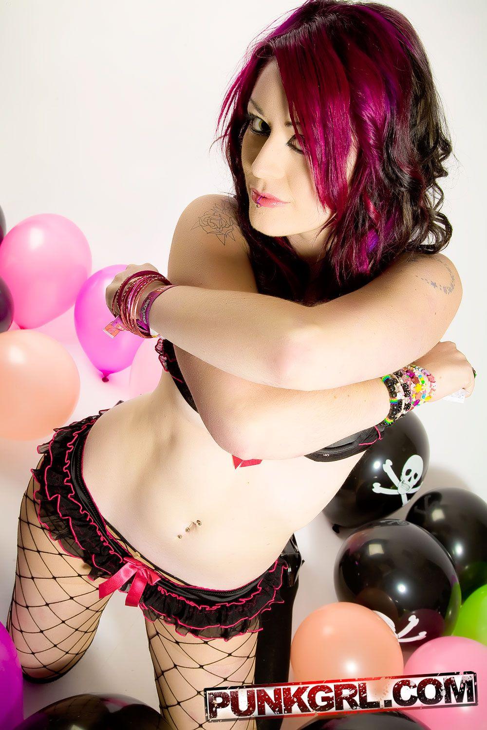 Pictures of Miss Kitty playing with balloons #59582599