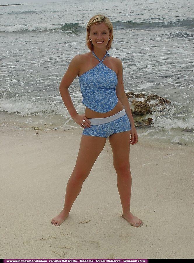 Immagini di Lindsey marshal tutto nudo su una spiaggia
 #58972369