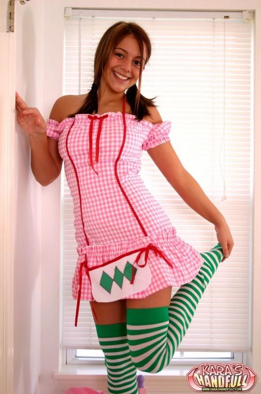 Kara in langen gestreiften Socken
 #55969948