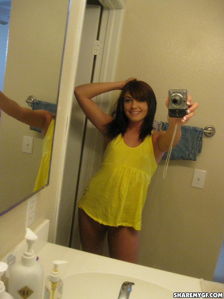 Freche Freundin macht Selfie-Bilder von ihrer rasierten Muschi
 #60789927