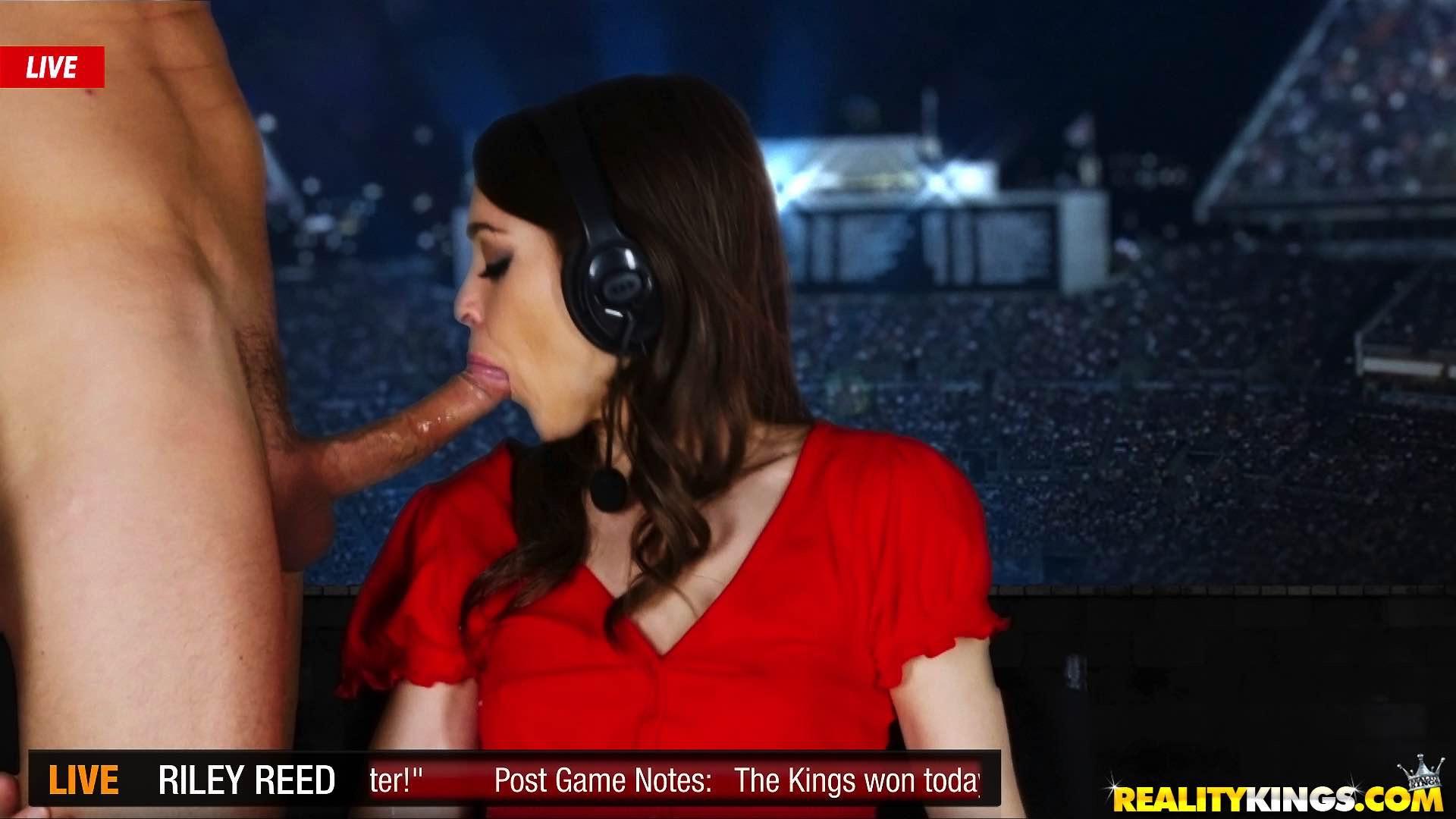 Riley Reid, présentatrice sexy, se fait baiser en direct.
 #59871847