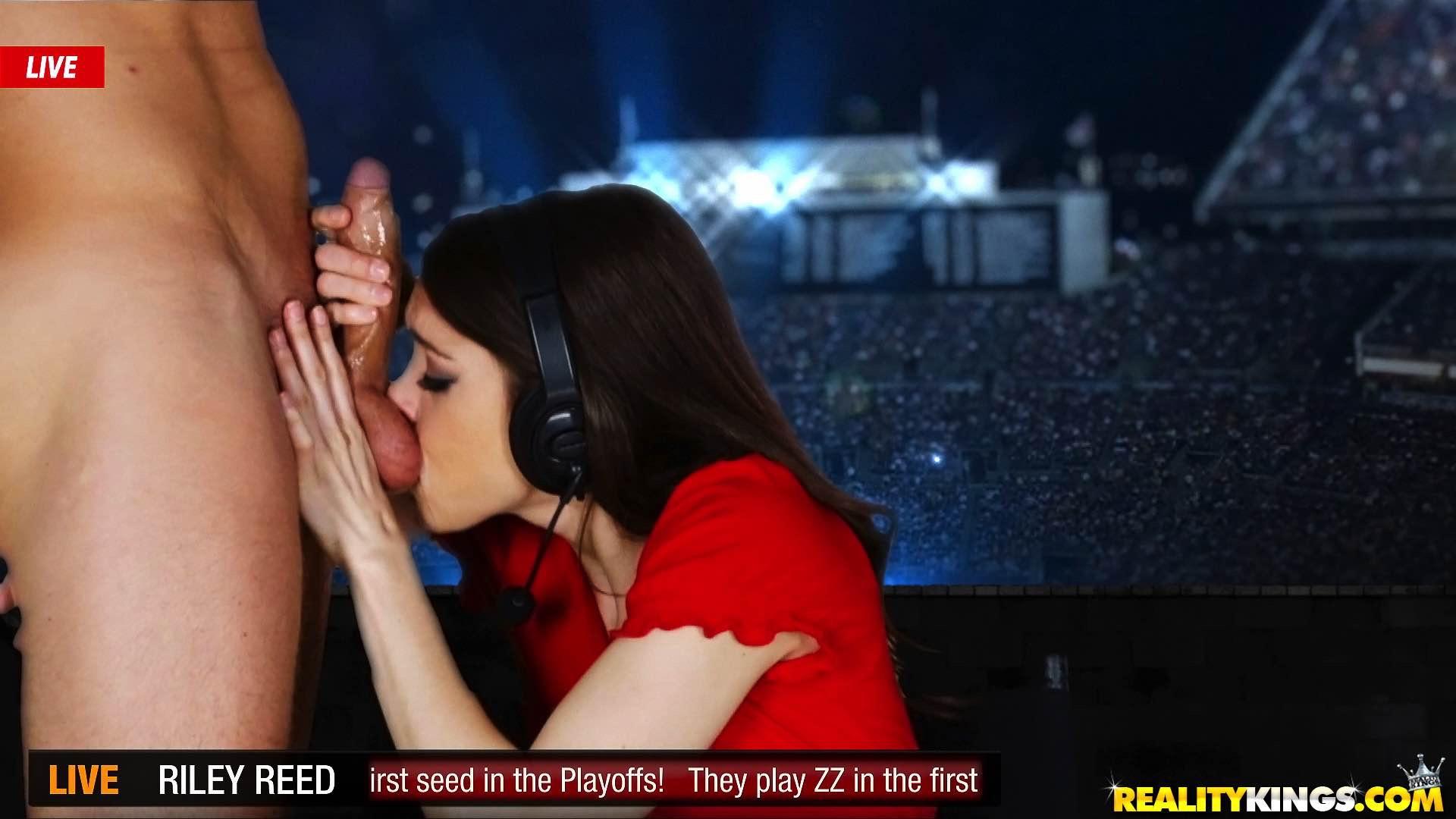 Riley Reid, présentatrice sexy, se fait baiser en direct.
 #59871855