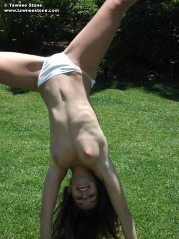 Tawnee se desnuda al aire libre
 #60065448