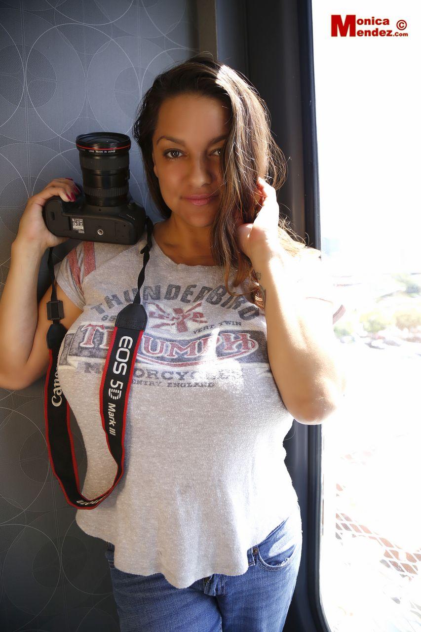 Große Titten monica mendez zeigt Ihnen ihre Titten mit ihrer Fotografie Hobby
 #59612687