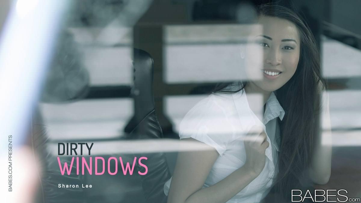 Asian hottie sharon lee fickt den Fensterputzer in ihrem Büro
 #59961127