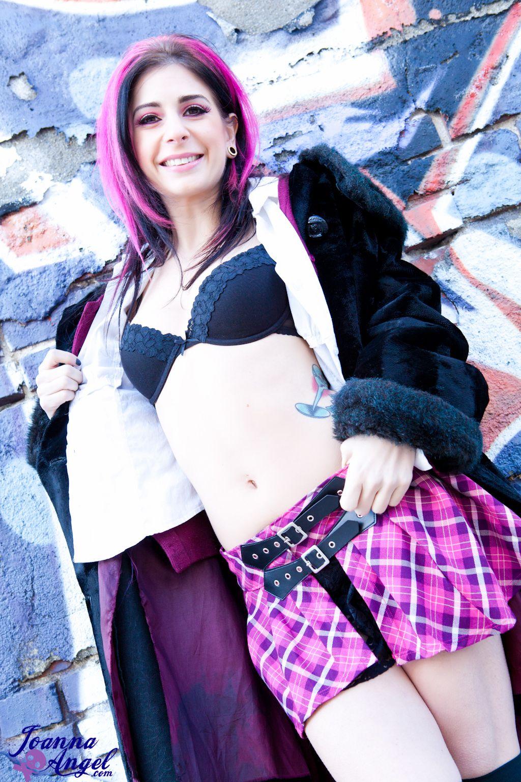 Pictures of teen girl Joanna Angel showing her pussy outside #55523449
