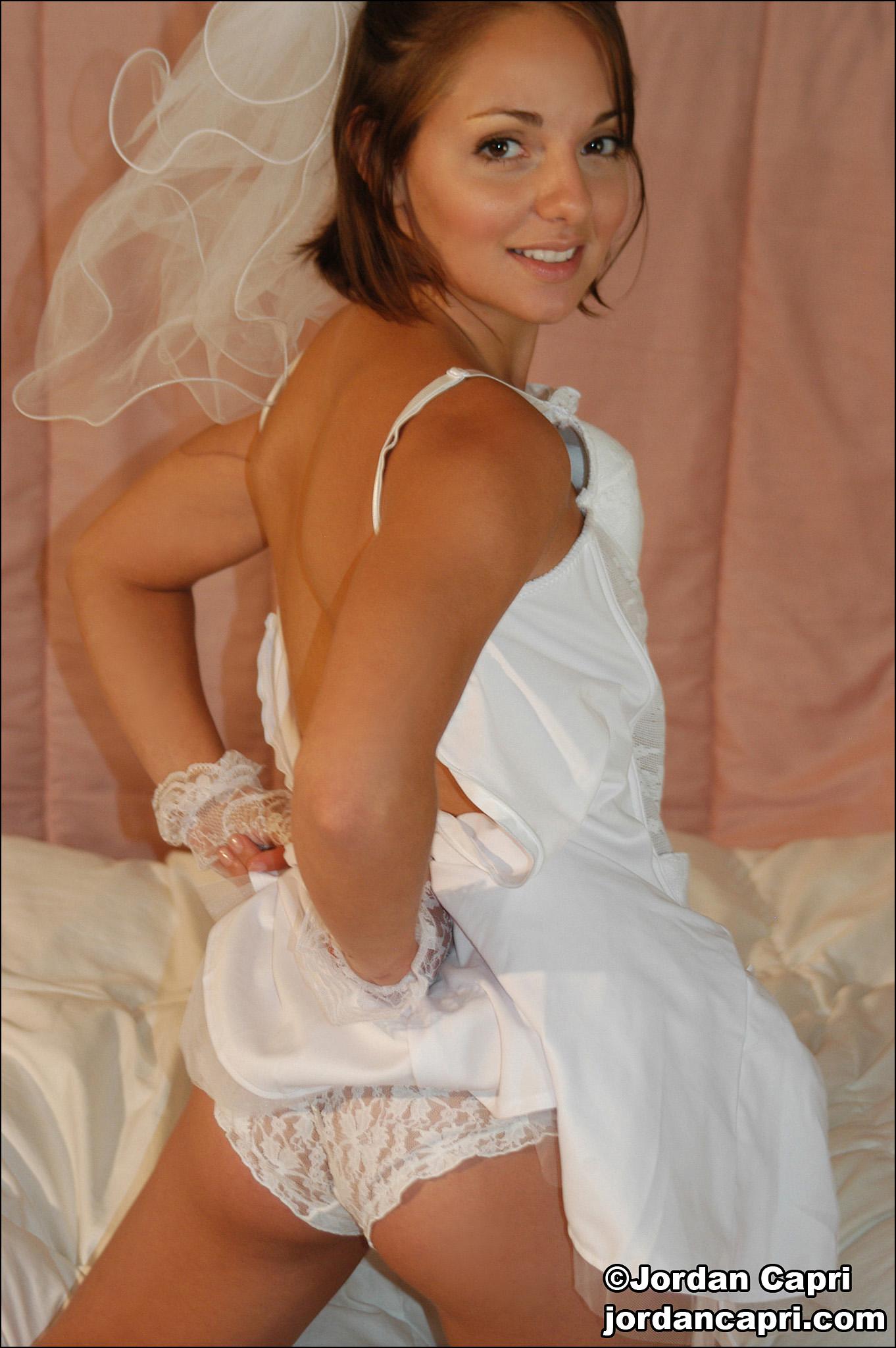 Immagini di Jordan Capri modello giovane che mostra le sue tette e figa a letto
 #55601271