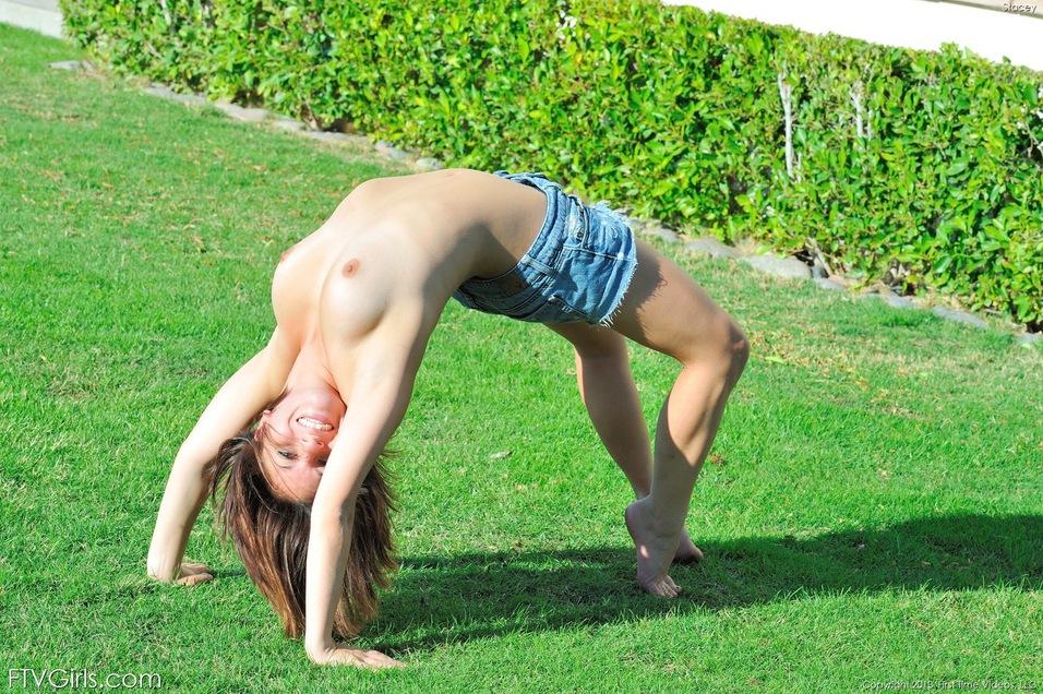 Immagini di stacey giovane adorabile facendo la sua ginnastica in nudo
 #59996561