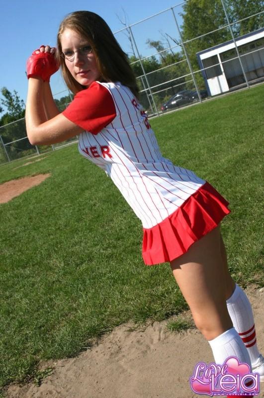¡Chica de béisbol pezón deslizamiento!
 #59103482