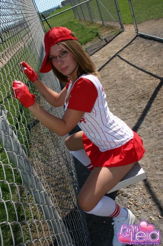 ¡Chica de béisbol pezón deslizamiento!
 #59103593