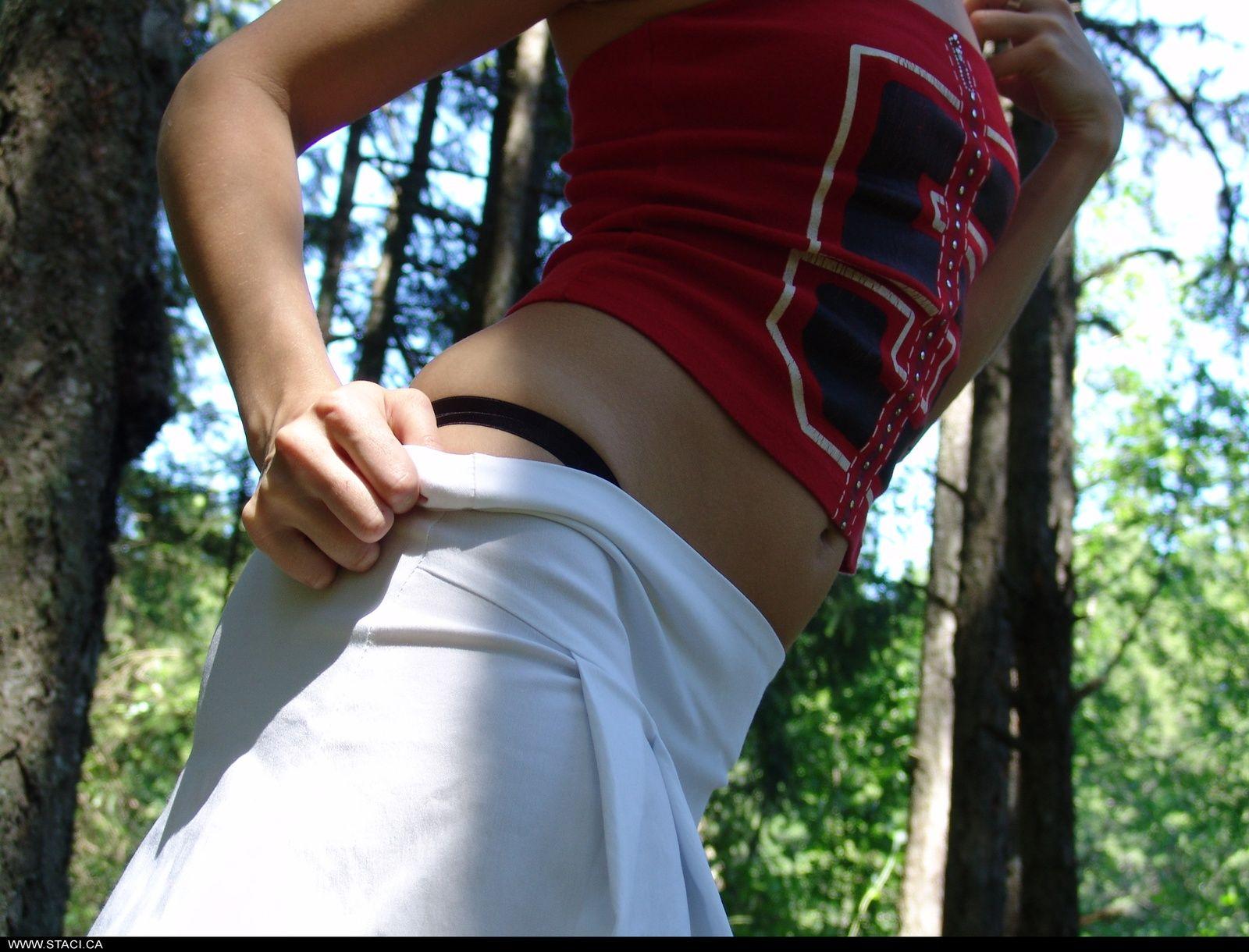 十代の尻軽女staci.caの写真は、森の中でいたずらを得る
 #60002924