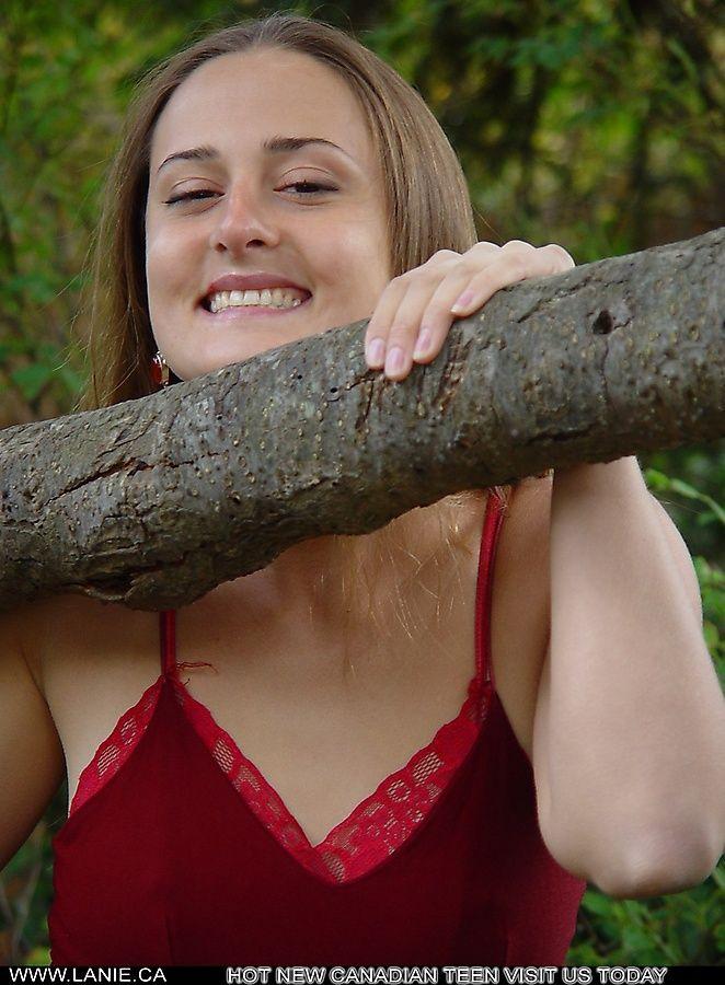 Fotos de lanie.ca mostrando sus tetas al aire libre
 #58825760