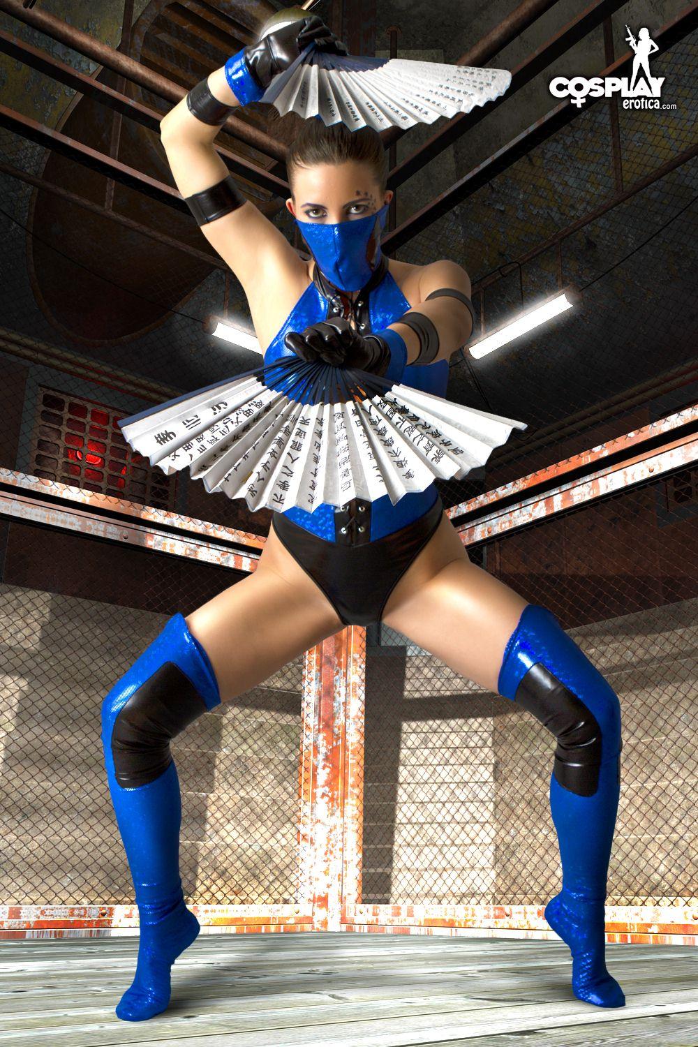 Fotos de la sexy cosplayer gogo vestida como kitana de mortal kombat
 #54561257